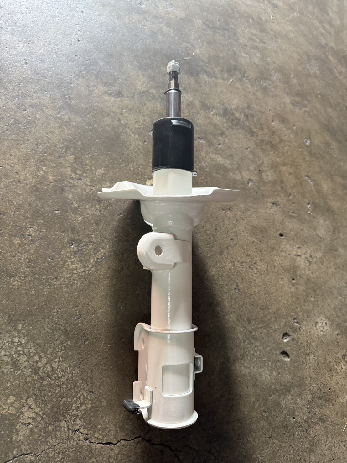 โช๊คหน้า hyundai H1 facelift